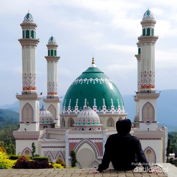 Masjid Raya Seririt Jl. Surapati No. 35 Seririt