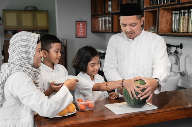Cara Menangani Tantangan dalam Program Pendidikan Islam Masjid tantangan pendidikan Islam masjid
