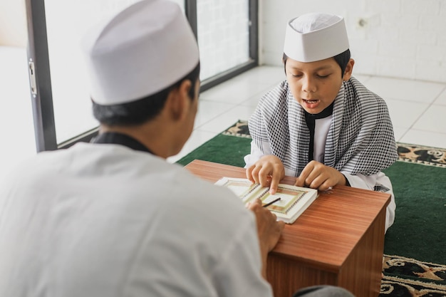 Cara Menyusun Program Dana Pensiun untuk Karyawan Masjid dana pensiun karyawan masjid