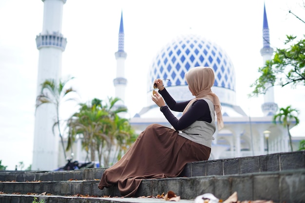 DERAJAT AKHLAQ MULIA