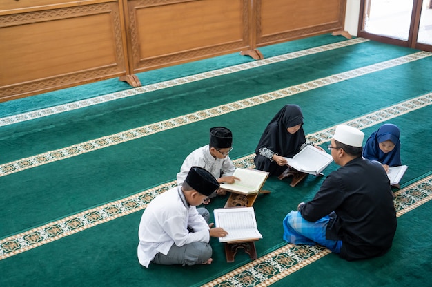 Edukasi Jamaah untuk Peningkatan Partisipasi di Masjid dkm.or.id Cek SKK Konstruksi LPJK BNSP