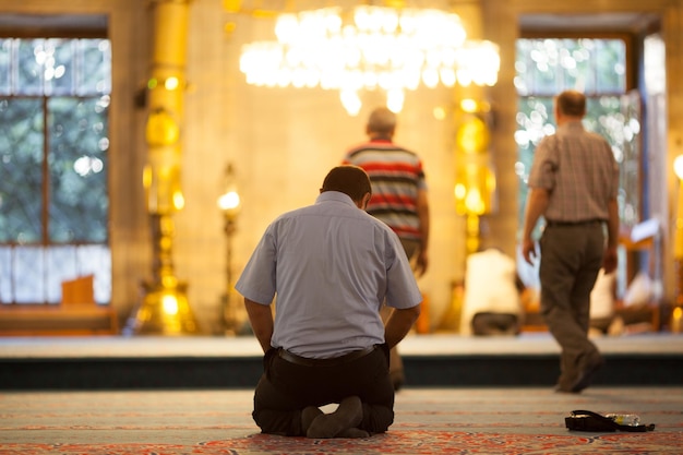 HENTIKAN PRASANGKA BURUK TERHADAP ALLAH DAN RASUL