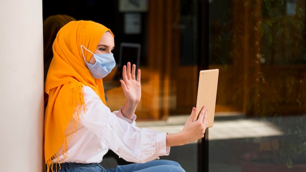 Jilbab hukumnya WAJIB bagi Wanita !