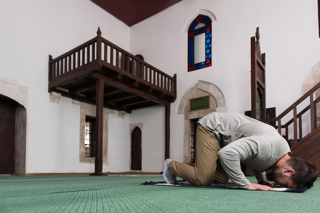 Khutbah Jumat: Mempersiapkan Bekal Sebelum Kematian 