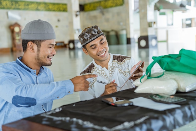 Mengatasi Kemiskinan melalui Usaha Penyediaan Layanan Jasa di Masjid dkm.or.id Cek SKK Konstruksi LPJK BNSP