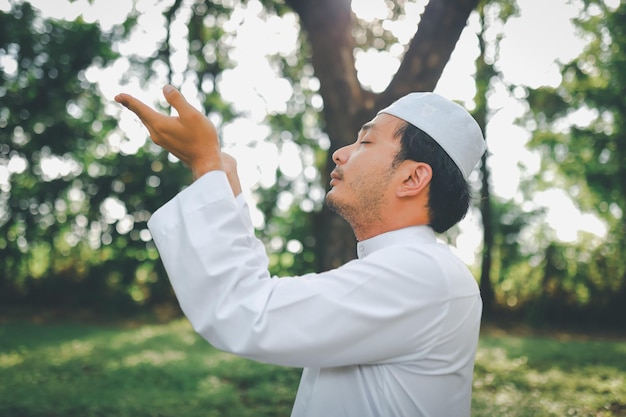 Mengelola Masjid dengan Panggilan Iman yang Kuat dkm.or.id Cek SKK Konstruksi LPJK BNSP