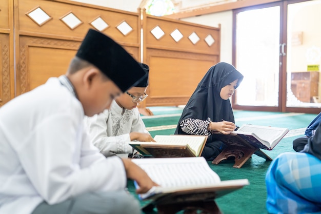 Meningkatkan Pengelolaan Layanan Keagamaan di Masjid: Strategi Unggul pengelolaan layanan keagamaan masjid