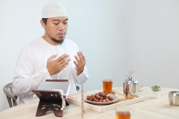 Menyulut Kembali Panggilan Iman dalam Mengelola Masjid dkm.or.id Cek SKK Konstruksi LPJK BNSP