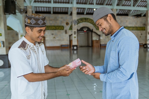 Pengelolaan Dana Wakaf di Masjid untuk Mengurangi Kemiskinan dkm.or.id Cek SKK Konstruksi LPJK BNSP