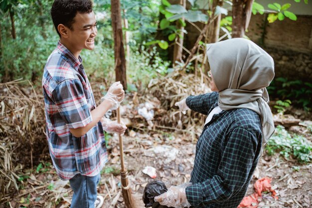 Program Ekonomi Ramah Lingkungan di Masjid untuk Mengurangi Kemiskinan dkm.or.id Cek SKK Konstruksi LPJK BNSP