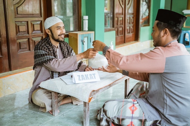 Strategi Mengoptimalkan Penggunaan Peralatan Kebersihan di Masjid penggunaan peralatan kebersihan masjid
