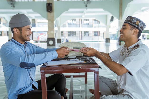 Strategi Meningkatkan Partisipasi Jamaah dalam Program Zakat di Masjid partisipasi jamaah zakat masjid