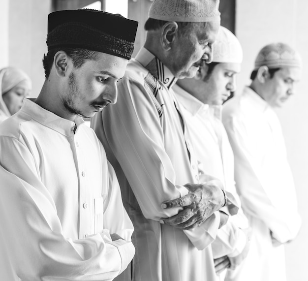 Strategi Pengelolaan Zakat dengan Prinsip Syariah di Masjid zakat prinsip syariah masjid