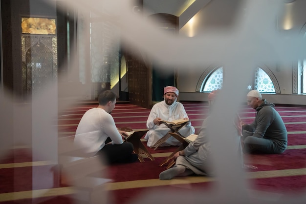 Tips Mengadakan Kegiatan Rutin yang Memakmurkan Masjid kegiatan rutin memakmurkan masjid