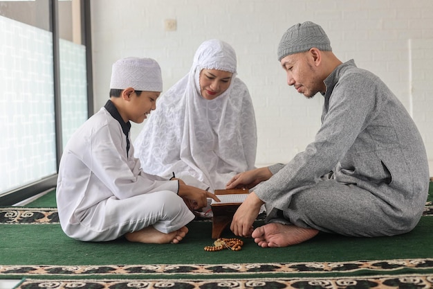 Tips Mengelola Zakat dengan Pendekatan Komunitas di Masjid dkm.or.id Cek SKK Konstruksi LPJK BNSP