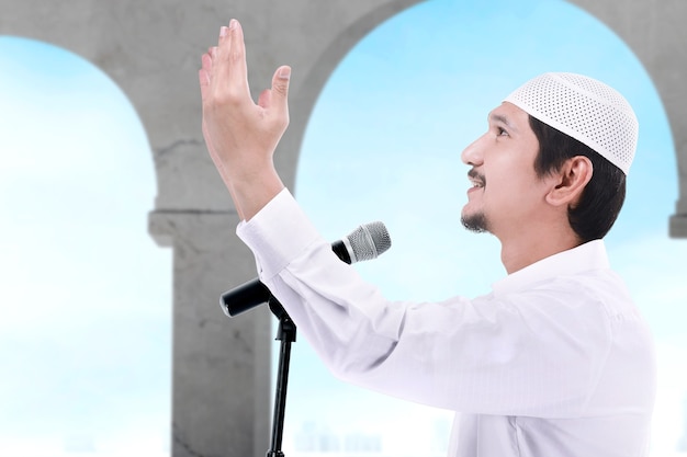 Tuntutan Penggunaan Pengeras Suara